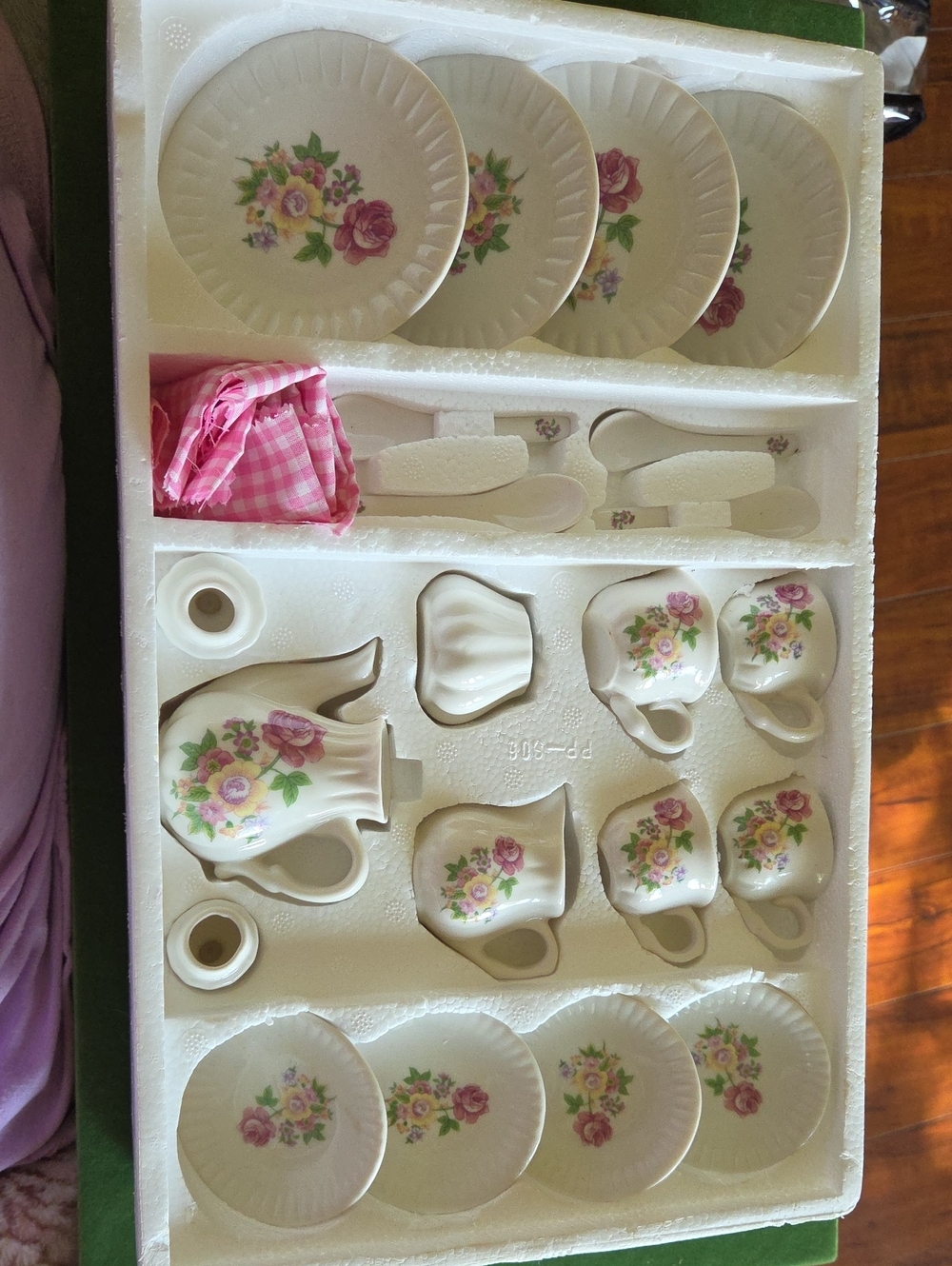 Floral Porcelain Tea Set - Pink Rose Pattern